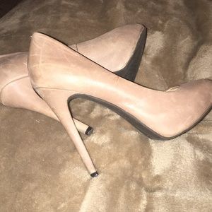 Jessica Simpson nude pumps
